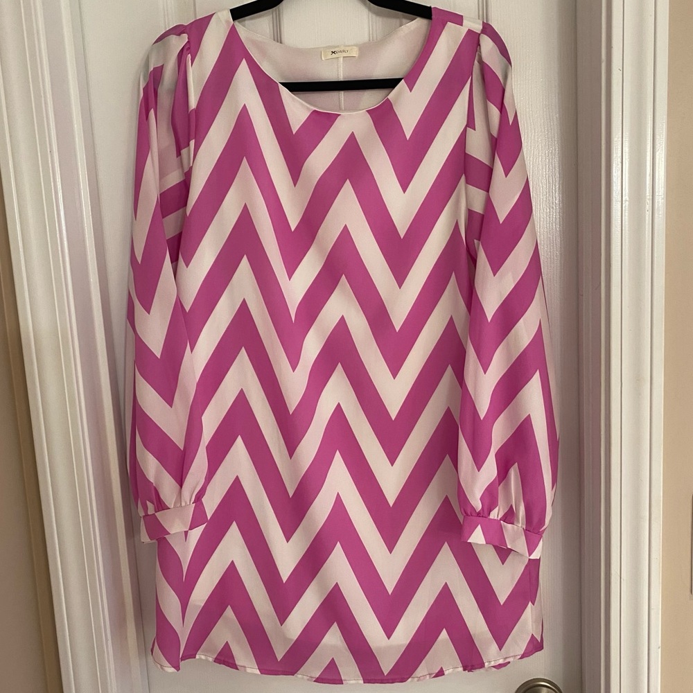 Everly purple and white chevron print long sleeved dress, medium